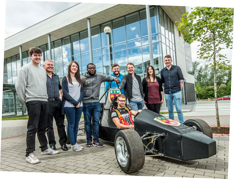 estudiantes del instituto de tecnologia de carlow construyen un prototipo de auto de carreras f1 5f6be8ea62ec6