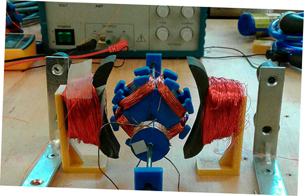 ingenieros trabajando en impresoras 3d autorreplicantes para construir bases lunares 5f6be8b1e6235