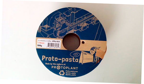 El carrete de filamento de cartón de la Proto-pasta Aromatic Coffee HTPLA.
