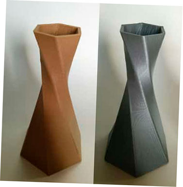 Dos jarrones de filamento Voltivo ExcelFil TECH (madera a la izquierda, aluminio a la derecha)