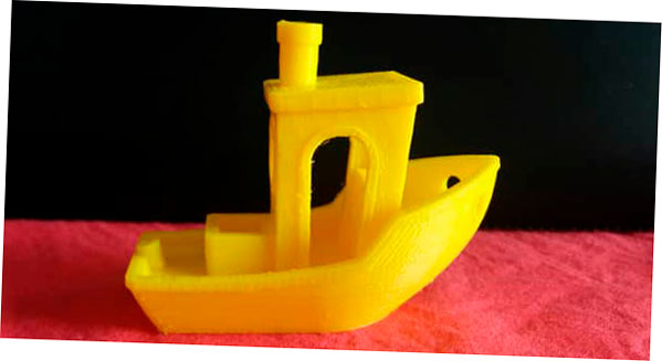 Benchy impreso en 3D con Voltivo ExcelFil PLA a una resolución de 100 micrones.