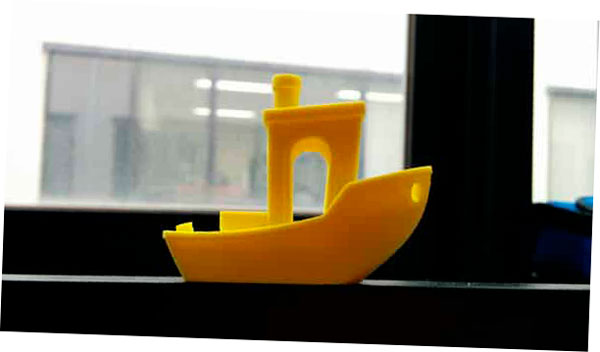 Banco impreso en 3D con Voltivo ExcelFil EVO a una resolución de 100 micrones.